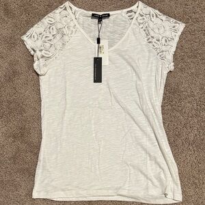 Cable & Gauge White Lace Sleeve Tee
